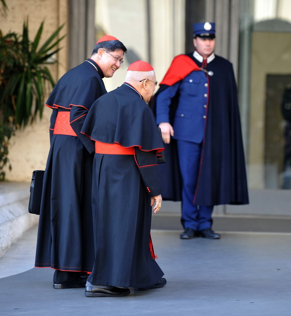 Città del Vaticano 4 Marzo 2013 - Aula Nuova del Sinodo I cardinali elettori presenti a Roma si riuniscono per la 1a Congregazione Generale in preparazione del Conclave nella Cappella Sistina- I cardinali filippini Tagle e Vidal