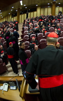 Città del Vaticano 4 Marzo 2013 - Aula Nuova del Sinodo
I cardinali elettori presenti a Roma si riuniscono per la 1a Congregazione Generale in preparazione del Conclave nella Cappella Sistina

Vatican City March 4, 2013 - New Synod Hall
The cardinals present in Rome are meeting for the first General Congregation in preparation for the conclave in the Sistine Chapel