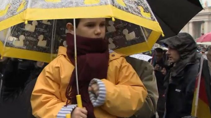 Una seconda fumata nera, <br>si continua a votare