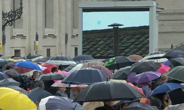 Conclave, i cardinali tornano a votare