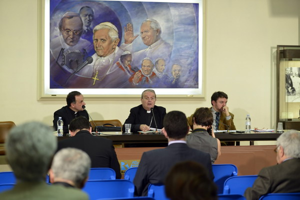 Roma 30-04-2013Conferenza Stampa di presentazione della settimana sociale dei Cattolici Da Sx: Domenico Pompili - Arrigo Miglio - Diotallevi Ph: Cristian Gennari/Siciliani