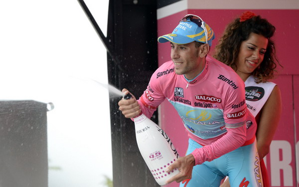 La rosa di Nibali, un’isola felice