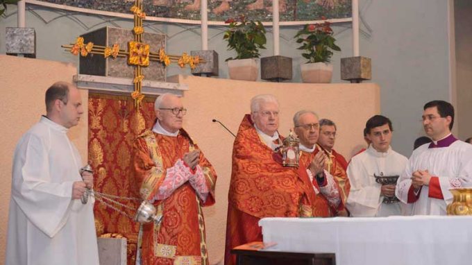 «In Gesù Dio si fa vicino <br>e resta con noi per sempre»