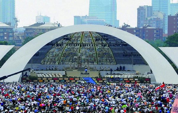 PAPA BENEDETTO XVI CELEBRA LA MESSA ALL’ AEROPORTO DI BRESSO