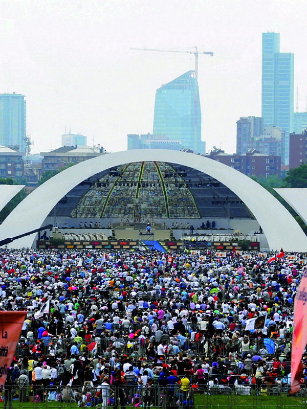 PAPA BENEDETTO XVI CELEBRA LA MESSA ALL' AEROPORTO DI BRESSO