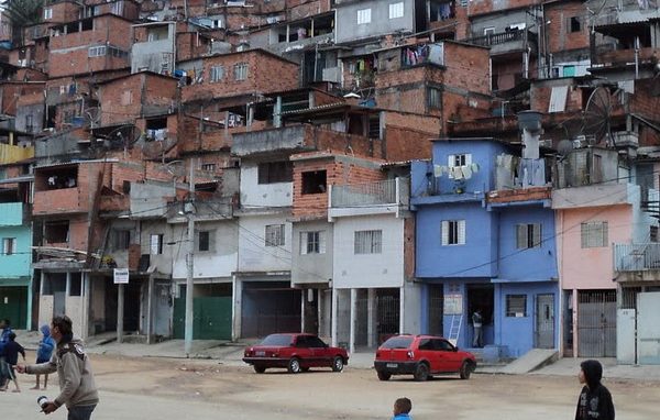 Trentatré anni dopo <br>un altro Pontefice nelle favelas