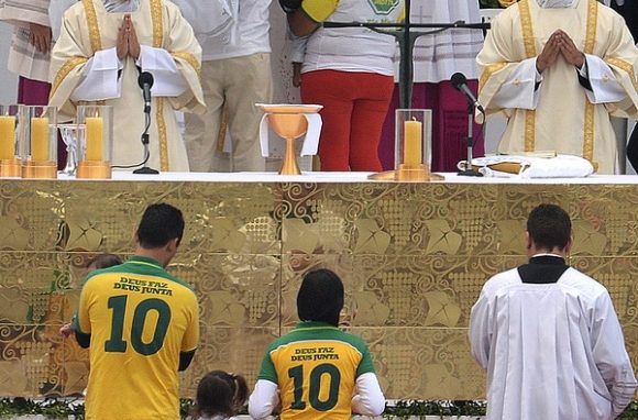 Il Papa ai giovani: <br>«Andate senza paura per servire»