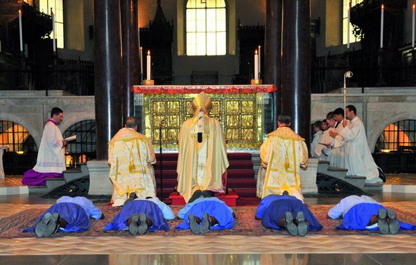 Con Scola la professione <br>perpetua di quattro suore