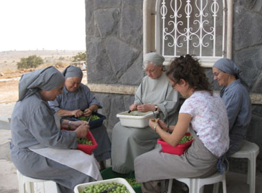 «Il sangue riempie le nostre strade,<br> i nostri occhi, il nostro cuore»