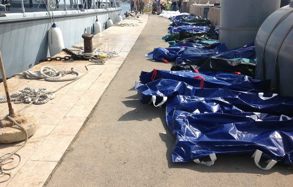 Una croce e una preghiera <br>per le vittime di Lampedusa