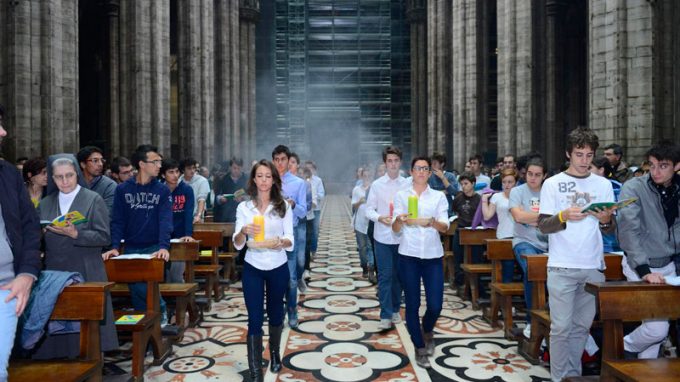 Giovani in Duomo per la Redditio Symboli