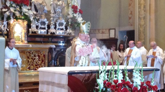 «La tragedia di Lampedusa,<br>le fatiche del mondo del lavoro,<br>e dell’accoglienza  ci indichino<br>la strada di una testimonianza viva»