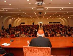 Il cardinale ha incontrato gli amministratori locali TETTAMANZI: NECESSARIA UNA POLITICA ALTA CON RADICI SOLIDE E APERTA AL FUTURO