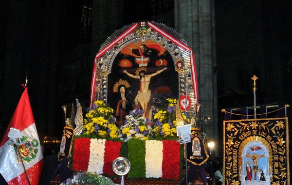 Peruviani e milanesi <br>uniti nella devozione