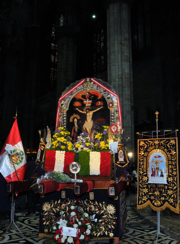 L'immagine miracolosa in processione