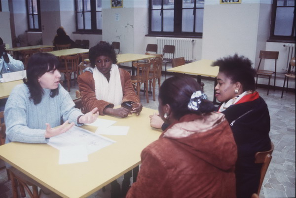 momento di incontro per tre extracomunitarie al centro di accoglienza.