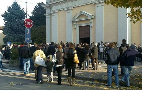 gente in chiesa
