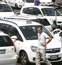 Iniziativa promossa da Palazzo Marino NEL 2008 PARTE IL TAXI SOCIALEPER AIUTARE ANZIANI E MALATI