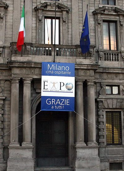 20080331-MILANO-CRONACA: Striscione esposto fuori da Palazzo Marino dalla giunta comunale per festeggiare la vittoria dell'Expo 2015
PH: Jennifer Lorenzini/ANSA