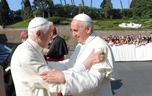 “L’anno dei due Papi”, Scola <br>alla presentazione del libro PhotoAnsa