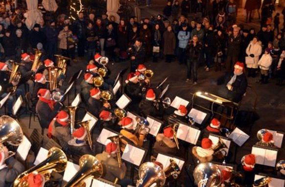 “Tuba sotto l’albero” accende la magia del Natale a Lecco