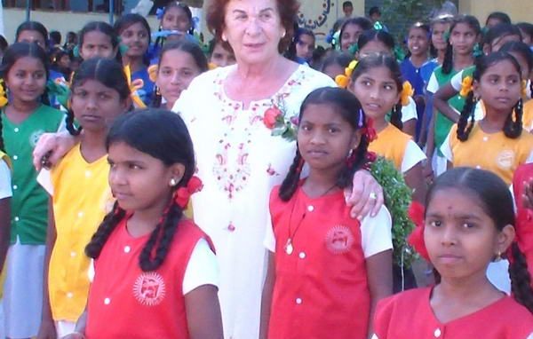 “Zia Fausta” in India <br>con il suo carico di umanità