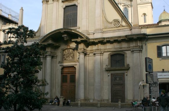 Verso la Pasqua in via Torino a Milano