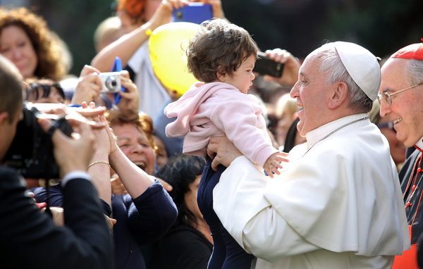 Papa Francesco, lavanda dei piedi <br>a disabili e anziani