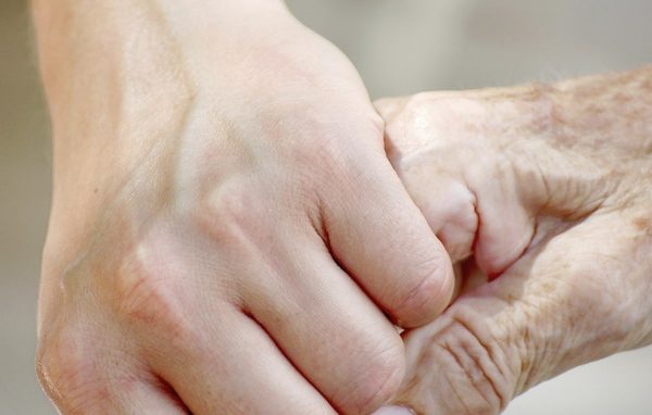 Un aiuto per i preti anziani e malati  e per la Terra Santa