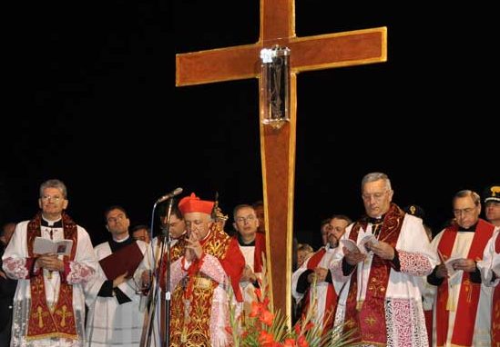 Tettamanzi, in Quaresima <br>la Via Crucis nelle Zone