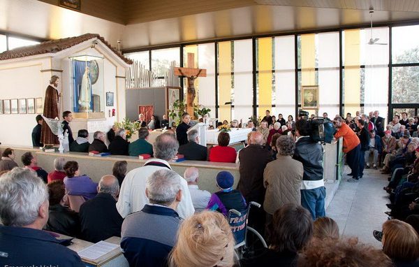 L’Arcivescovo in visita <br>ai poveri di fratel Ettore