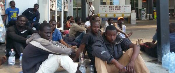 Diminuiscono i richiedenti asilo