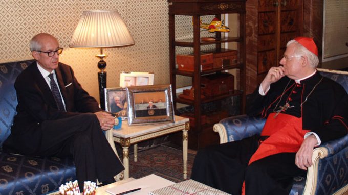 Scola: «Per costruire una società  <br>civile viva serve la dedizione  <br>di ciascuno di voi»