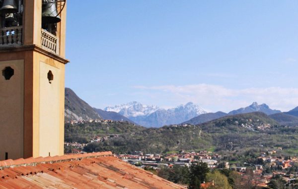 I colori “ritrovati” della facciata barocca<br>di Santa Maria Maddalena a Crevenna