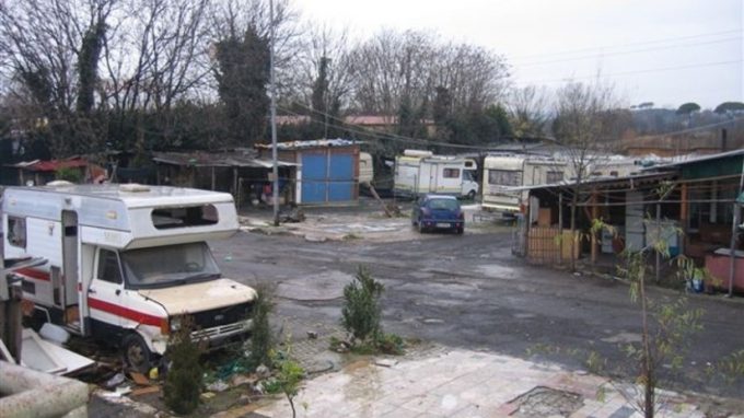 Rom, no a campi ghetto