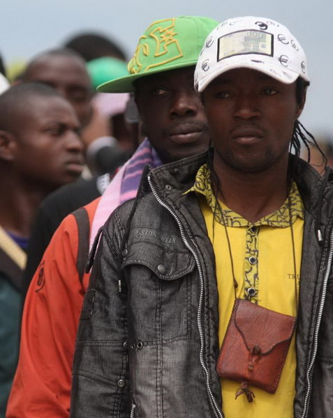 LaPresse04-05-2011 Taranto (Italia)CronacaTaranto, arrivo dei profughi libici da LampedusaNella foto: l'arrivo dei profughiLaPresse04-05-2011 Taranto (Italy)NewsTaranto, libyan refugees from Lampedusa to the Taranto harbourIn the pict: libyan refugees