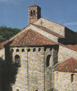 LA BASILICA DEI SANTI PIETRO E PAOLO AD AGLIATE