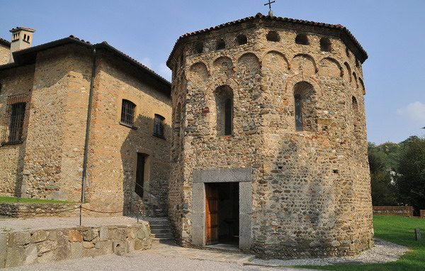 Voci dal Medioevo <br>nella Basilica romanica di Agliate