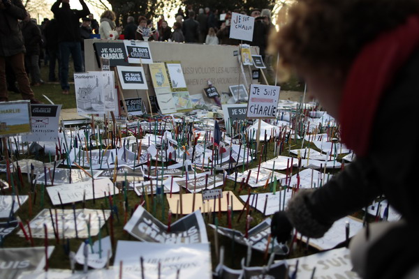 People pencils on the ground in the War reporters' Memorial during a Unity rally ìMarche Republicaineî on January 11, 2015 in Bayeux, northwestern France, in tribute to the 17 victims of the three-day killing spree. The killings began on January 7 with an assault on the Charlie Hebdo satirical magazine in Paris that saw two brothers killing 12 people including some of the country's best-known cartoonists and the storming of a Jewish supermarket on the eastern fringes of the capital which killed 4 local residents. A march with world leaders is taking place on January 11 through Paris in a historic display of global defiance against extremism after Islamist attacks that killed 17 victims. AFP PHOTO/CHARLY TRIBALLEAU.