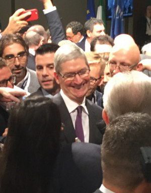 Tim Cook: «Spingete, andate oltre, <br>portate più in là le frontiere»