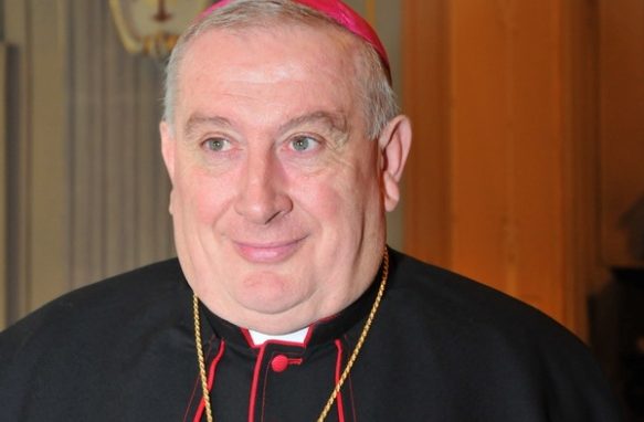 A Luino la presentazione del libro «Amoris Laetitia» di monsignor Brambilla