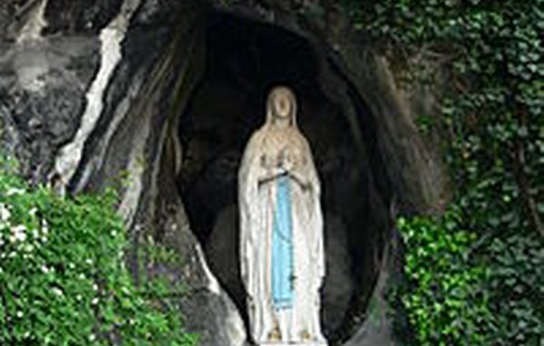 Oltre 250 fedeli lombardi a Lourdes con il reliquiario della Madonna delle Lacrime di Siracusa