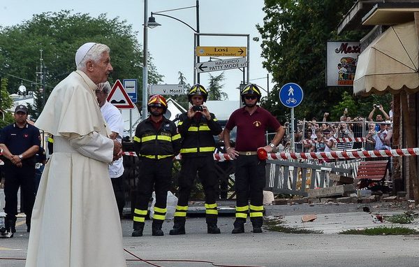 POPE-ITALY-QUAKE-VICTIMS