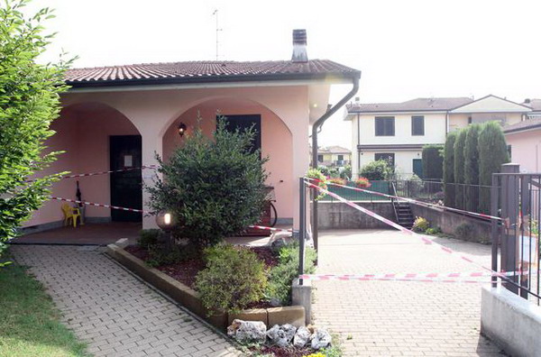 La villetta in via Zingaretti 20, dove la notte scorsa si è consumato il triplice omicidio, a Motta Visconti, Milano, 16 giugno 2014.  ANSA/STEFANO PORTA