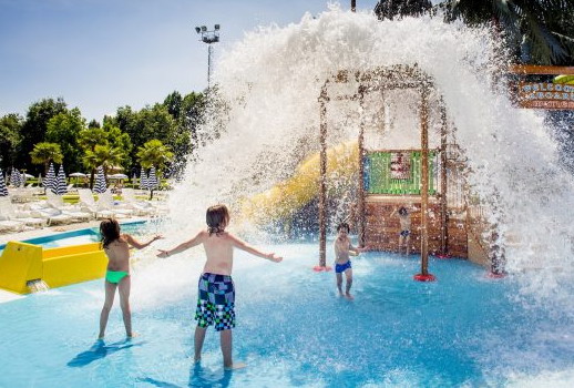 Acquatica aspetta gli oratori
