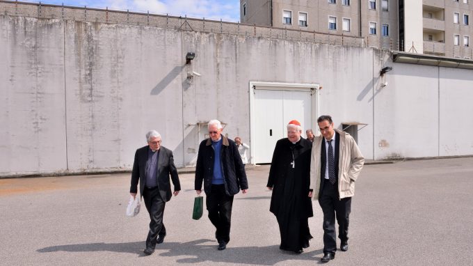 Scola ai detenuti: «Lavorare insieme perché mai vada perduta la dignità di ogni uomo»