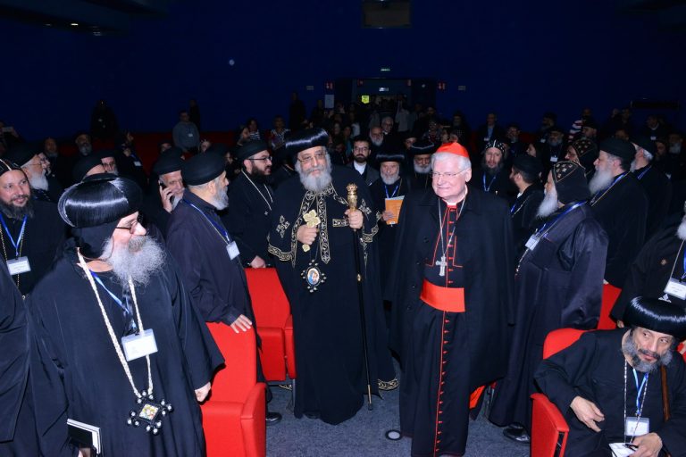 Tawadros II e il card. Angelo Scola al Centro pastorale di Seveso nell'incontro con la Chiesa copta ortodossa all'inizio del mese di maggio