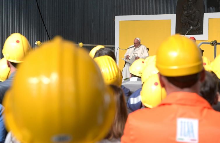 Papa Francesco incontra il mondo del lavoro allo Stabilimento Ilva di Genova (L’Osservatore Romano-Sir)