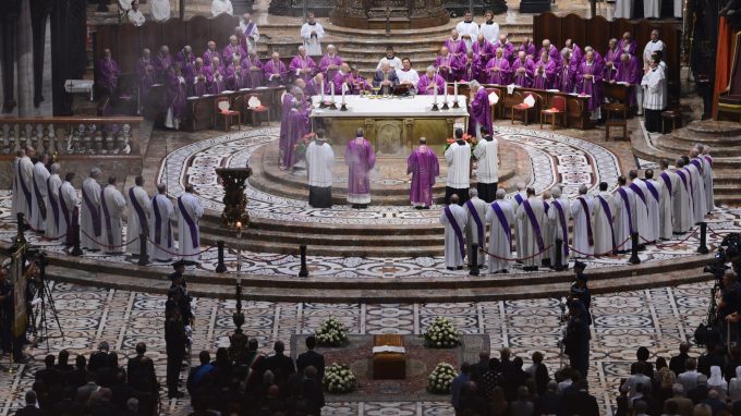 Scola: «L’esempio del cardinale Dionigi Tettamanzi ci interroghi sulla qualità della nostra fede»