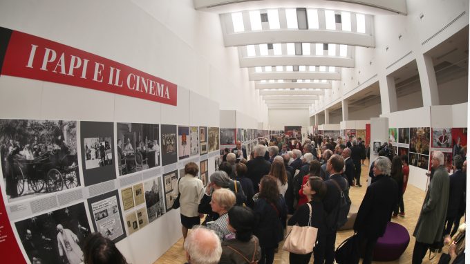 I Papi e il cinema, una mostra alla Triennale